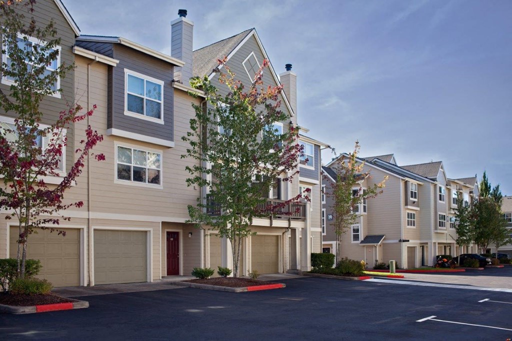 LionsGate South Apartments, 2470 NE Inverness Drive, Hillsboro, OR